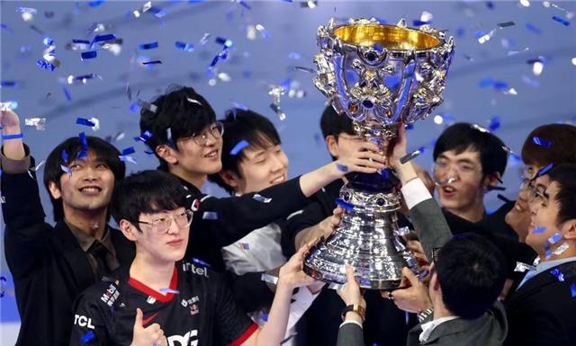 |我不装了摊牌了！十大电竞战队LOL入选三个，除EDG、RNG还有WBG
