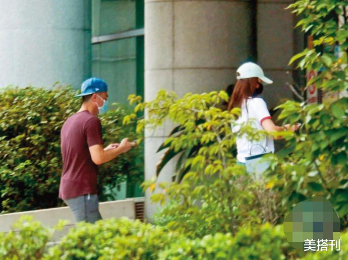 美搭刊|林心如霍建华终于同框了！夫妻俩打扮朴素又时髦，霍建华瘦了很多