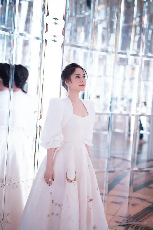 阿娇|40岁阿娇也老了！新剧穿皮草变最胖妲己美貌打折，大妈身材太抢眼