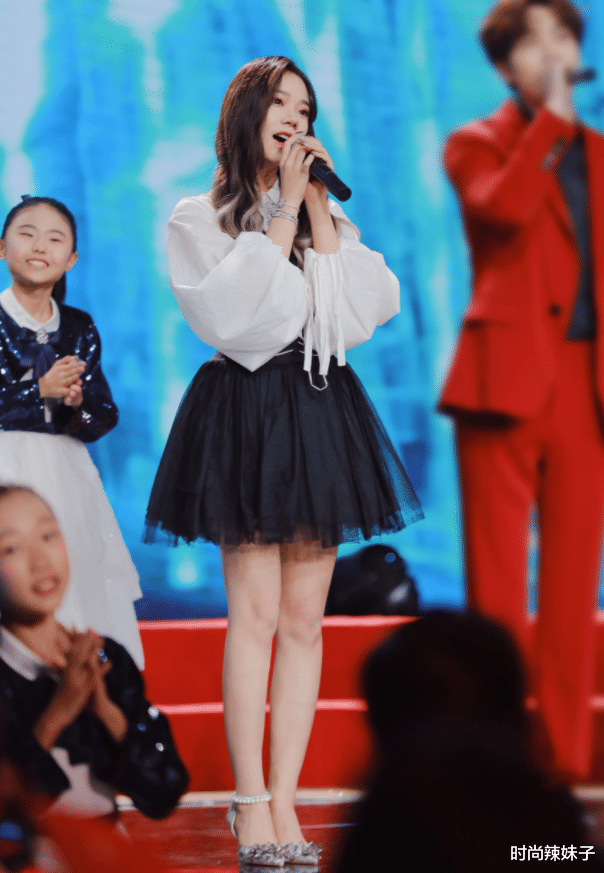 紫宁|张紫宁为显腿长，大胆挑战“水银高跟”，不料潮成全场焦点