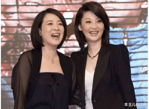 林依晨|陈小艺：23岁爆红，和老公分居11年，41岁“出轨”小9岁导演