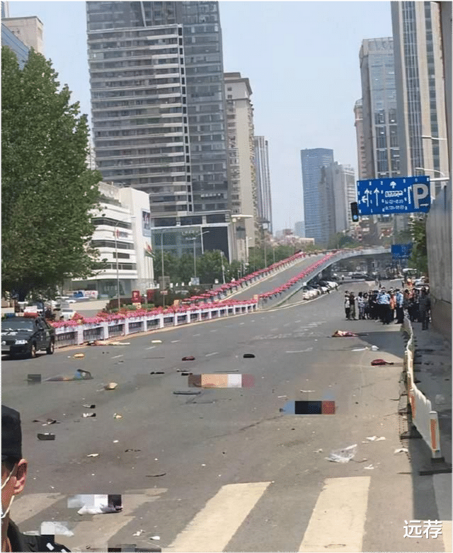 大连宝马撞行人肇事司机被判死刑!复原车祸现场惨不忍睹!