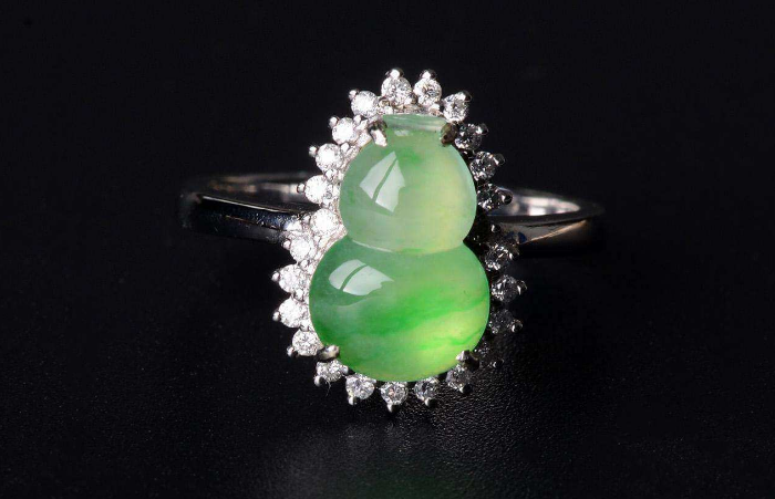 翡翠|新人注意了，这三种翡翠很难升值，尽量不要购买