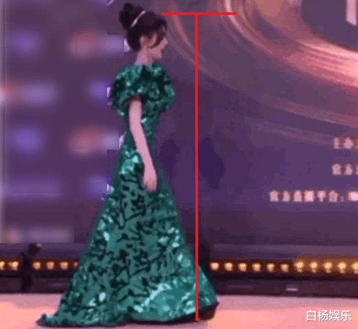 鞠婧祎|鞠婧祎晒游客照，真实身高再次成焦点，我却被她身材惊艳到了