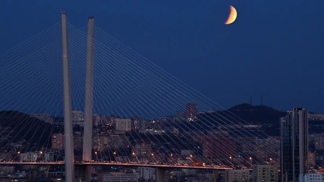 580年来最长月食上演，全球各地共赏