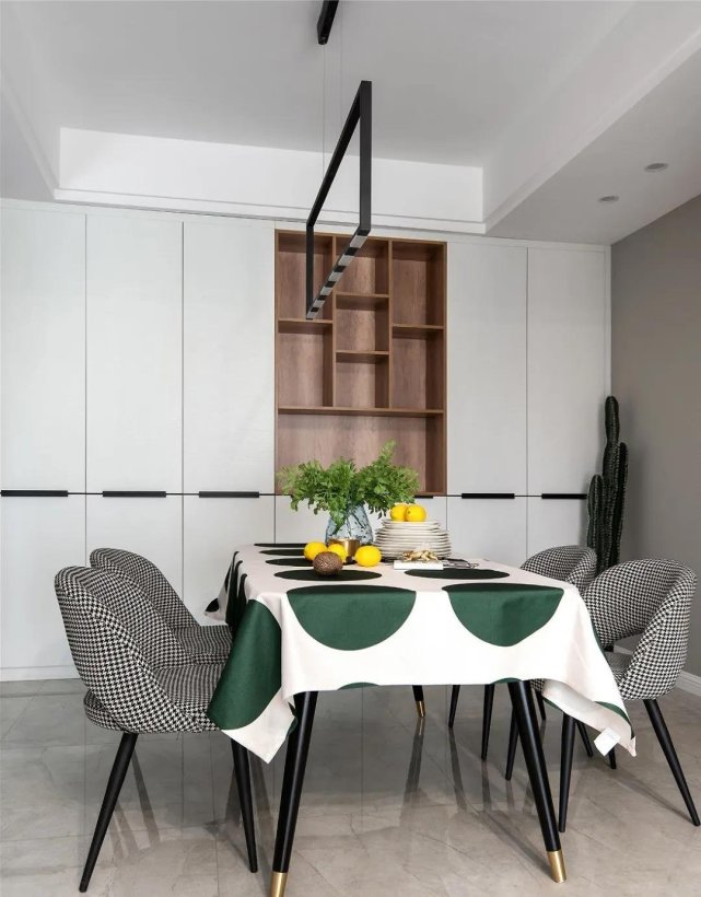 68㎡复古风二居室大黄大绿又不俗气,氛围感十足反而