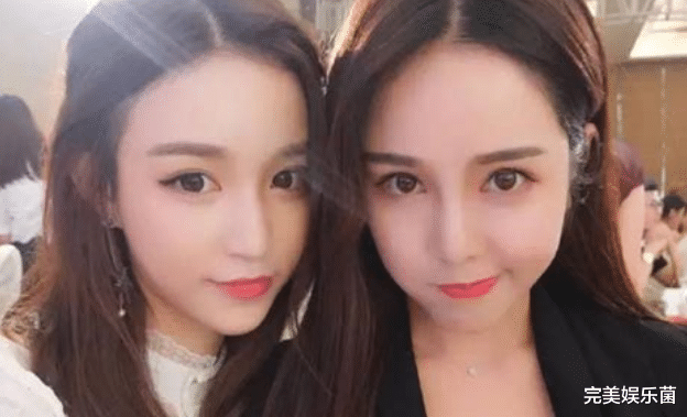 林珊珊|林珊珊高调为王思聪庆生，贴身合照心情好，男友头顶一片“草原”