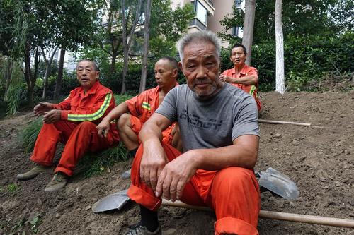 中超|每月1万工资，包吃包住工作轻松不限年龄，你敢去吗？