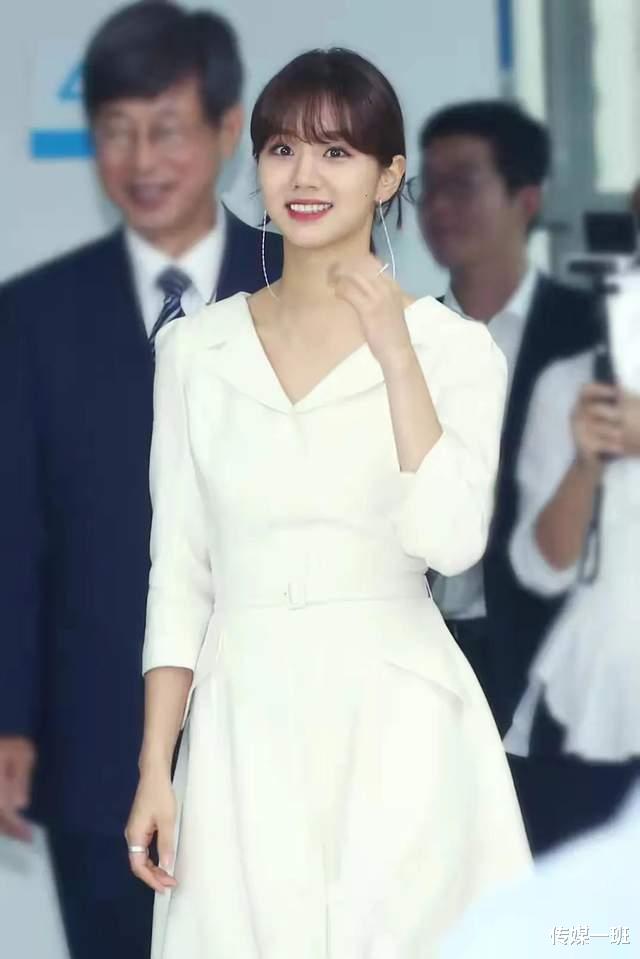 李惠利|李惠利柳俊烈又曝甜蜜约会照，餐厅深情对视，恋爱4年多感情依旧