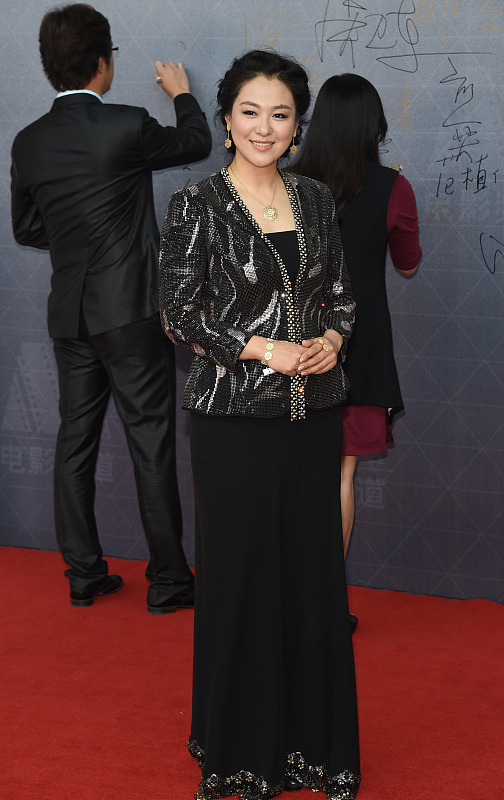 BiuVogue|沈傲君太适合淡妆了，看不出都40多岁了，轻熟气质好迷人