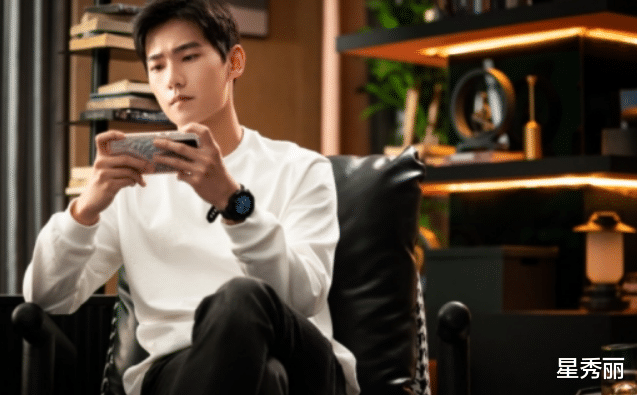 肖战|开学季杨洋真的好忙，忙着当各大高校社团行走的招新密码