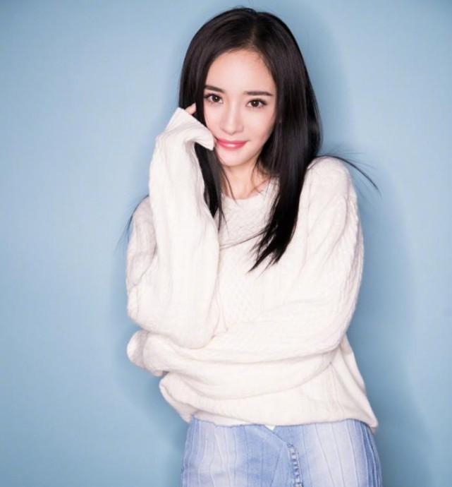 杨幂|靠撞脸杨幂走红嫁豪门，却反咬杨幂整的像她，儿子却暴露真实颜值