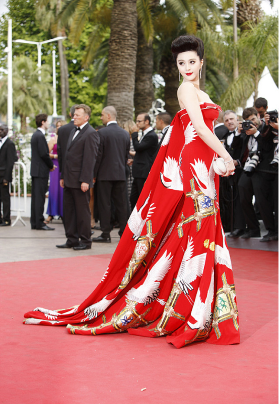 BiuFashion 走出国门的“红毯裙”太惊艳,中国风真美,范冰冰微胖不影响气质