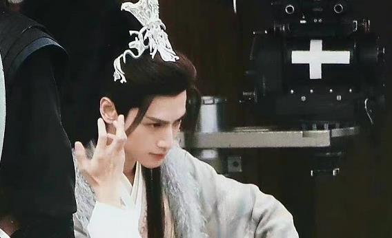 时代少年团|《长月无烬》罗云熙最新路透再曝光，抛去滤镜的他，让人心疼