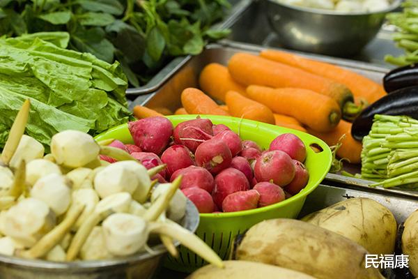 口臭|早上起床后，总是口干口臭，和哪些因素有关？