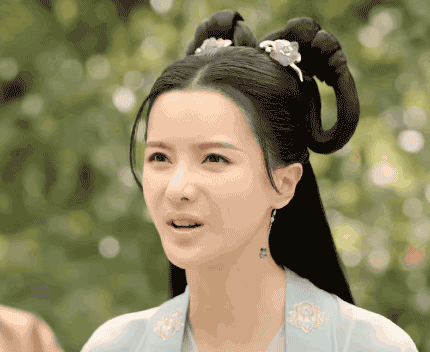 李心艾|张芷溪，一个女神的跌落，是从不自知开始的