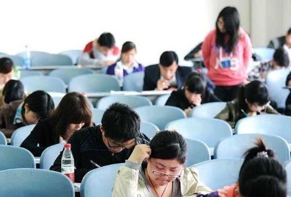 大学生|大学生就业难，日益“白菜化”，为啥就业市场还有2200万缺口？