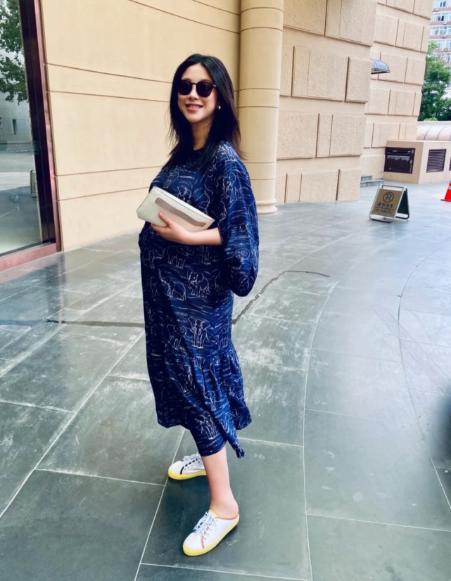 京妈说|朱珠挺八月孕肚逛街，水肿明显却自信满满，孕晚期水肿6招缓解