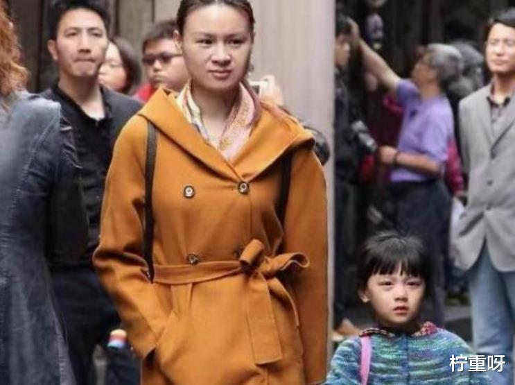 易烊千玺|朱小贞温柔娴静，年轻时有很多男孩追，父亲称做生意比哥哥更厉害