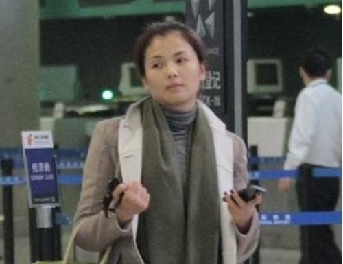 明星素颜|明星机场照无滤镜大素颜，有妈妈味道的女星是谁，你还认得出来吗？