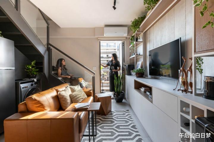 |仅有45㎡的跃层小公寓，虽然紧凑但也有着欢笑，两个人的浪漫暖窝
