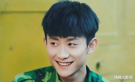 张一山|张一山也太“低调”了，姑姑是韩红，父亲的身份厉害！