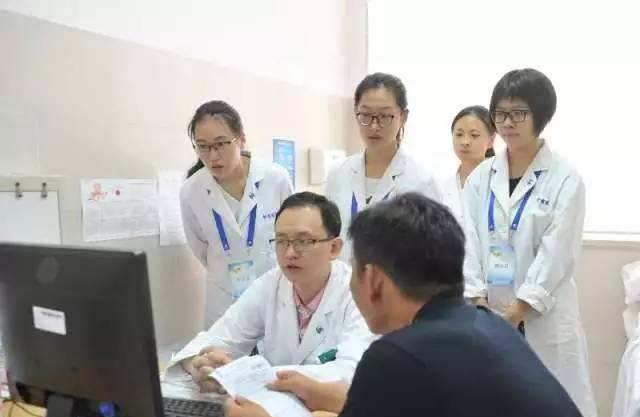 高血脂|43岁男子，剧烈腹痛，住进了ICU，悔恨：没控制住自己