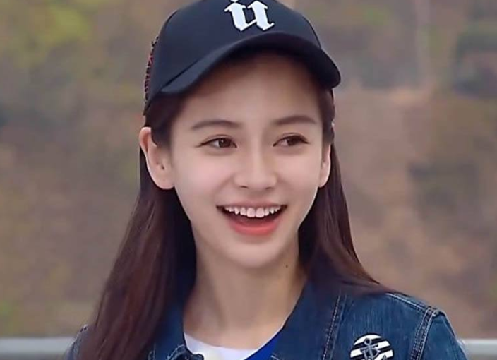 Angelababy|18岁吃着双棒冰淇淋的杨颖,也逃不过非主流的元素,还挺漂亮