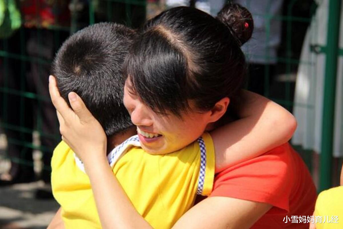 小雪妈妈育儿经|孩子长大和谁最亲？答案不一定是妈妈，你不要自信过头了