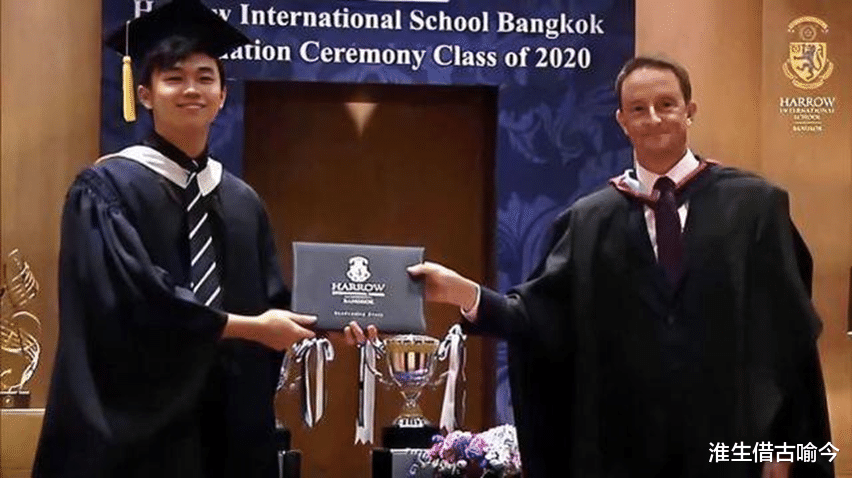 老挝|华裔泰国最美前总理英拉：未婚却被男友宠爱26年，在中国当董事长