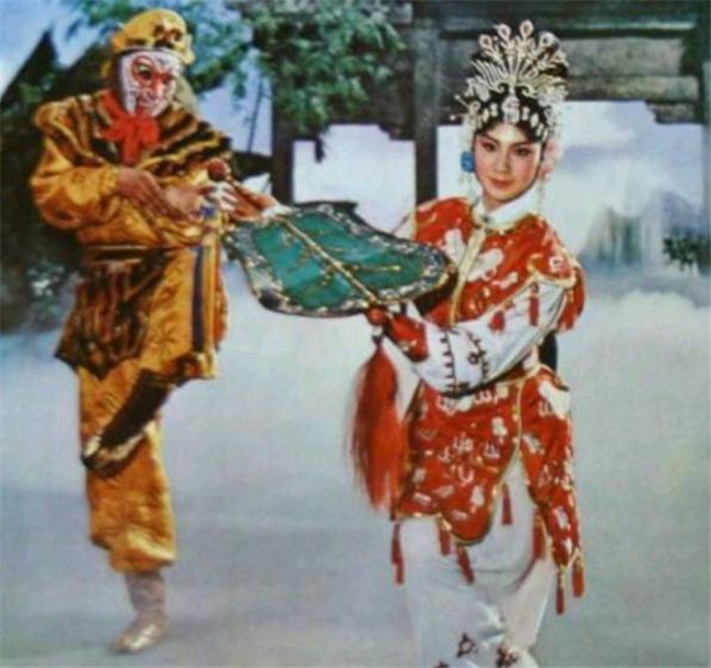 铁扇公主|“铁扇公主”王凤霞，现实生活中嫁“孙悟空”，38岁因癌遗憾离世