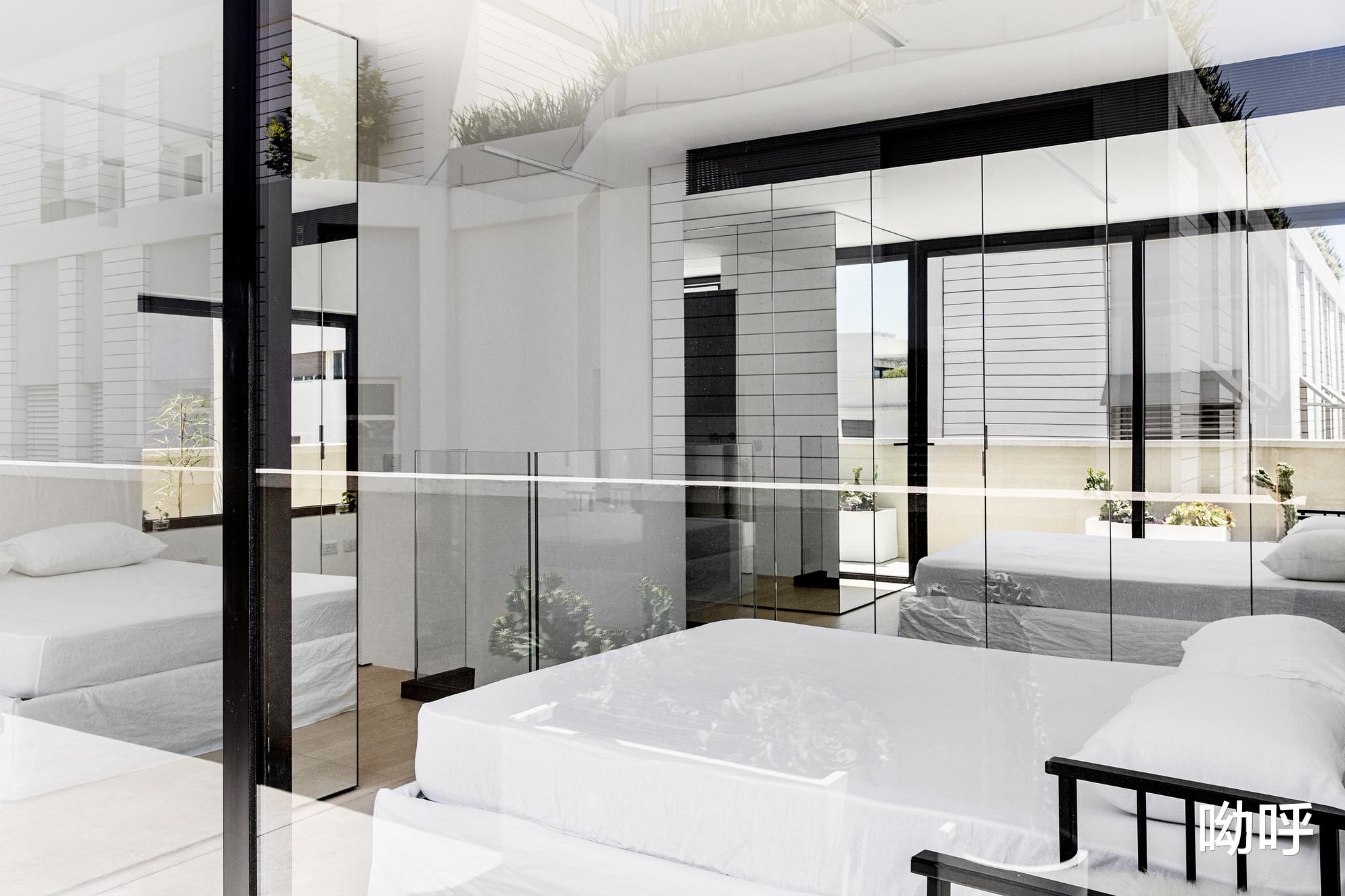 小复式运用镜面打造现代时尚感