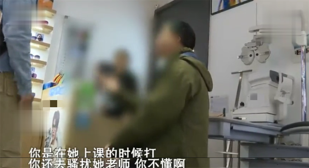 培大大看众生 校长携300万网恋奔现,10年后被扫地出门,妻子:他签了婚前协议