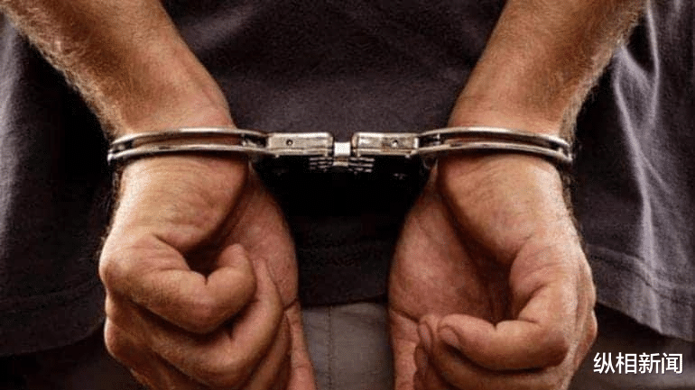 纵相新闻 印度男子网上为垂死祖父求助“氧气”惊动众多好心人，结果老人不是死于新冠...