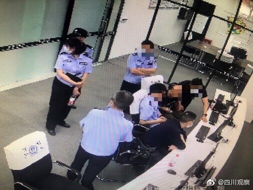飞轮影视 还原成都49中学生坠亡事件：关键监控有无缺失？坠楼是如何发生的？孩子为何走到这一步
