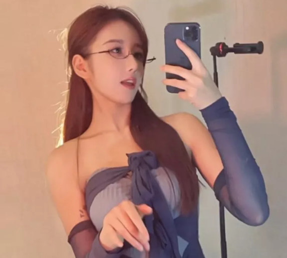 李沁|虎牙【小小酷】遭“偷家”！乔妹与小小酷“死对头”线下约饭