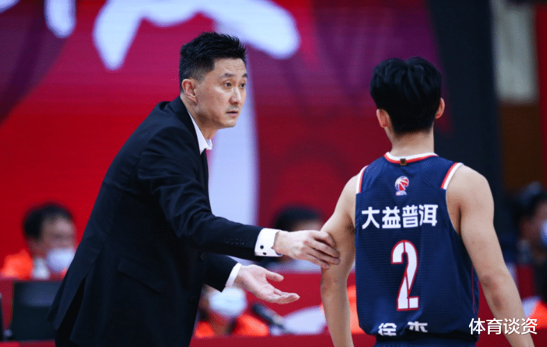 火箭队|52分+26分+22分！残暴广东归来，3人20+又连造惨案，杜锋给李楠上课