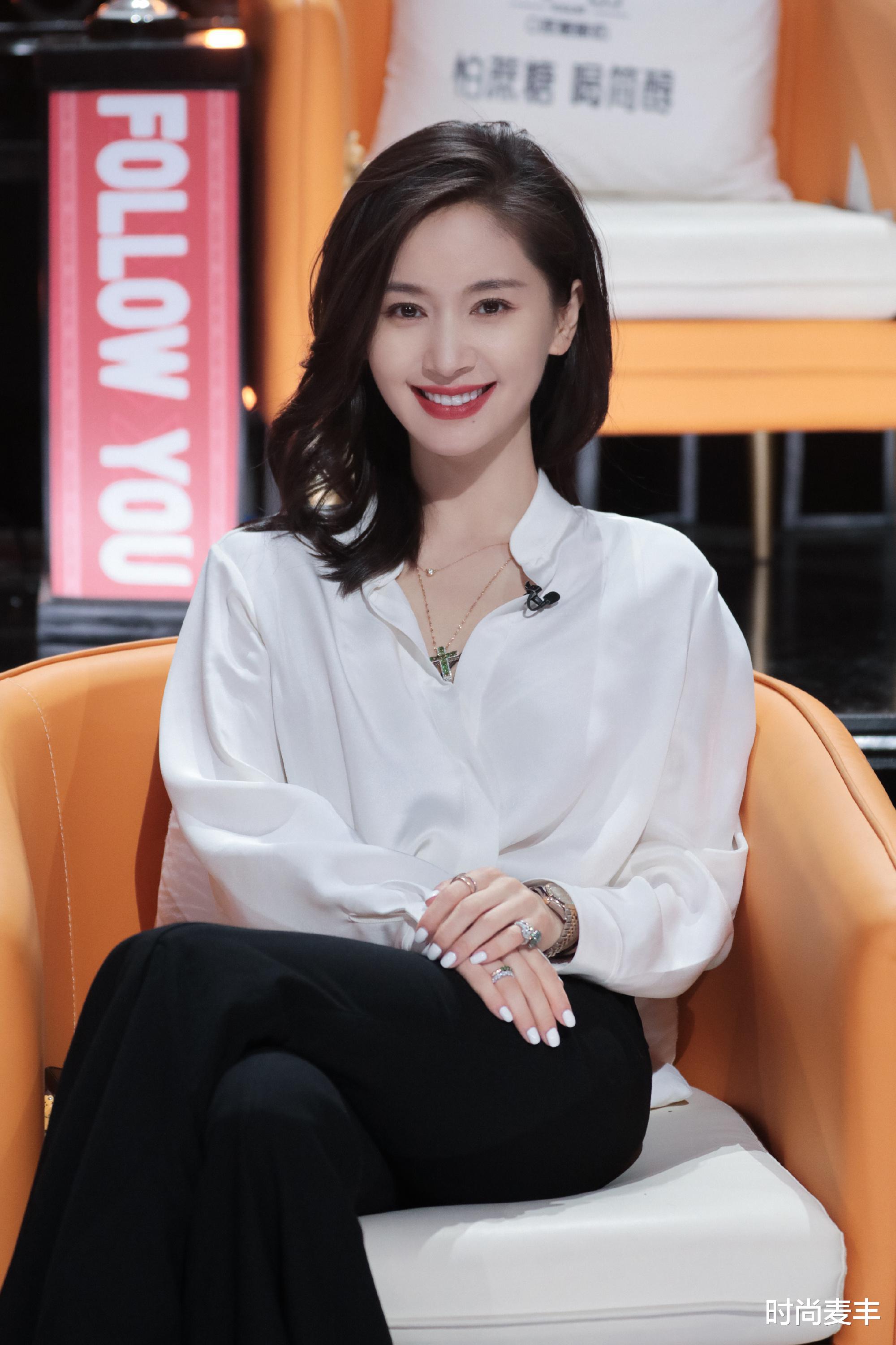 王子文|王子文新发型尝试爆炸头，时尚甜美毫不俗气，果然恋爱会让人更美