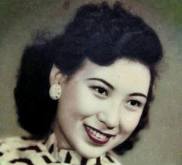 童芷苓|京剧名家童芷苓曾经得罪“军师张”离开舞台，后在五七干校糊信封