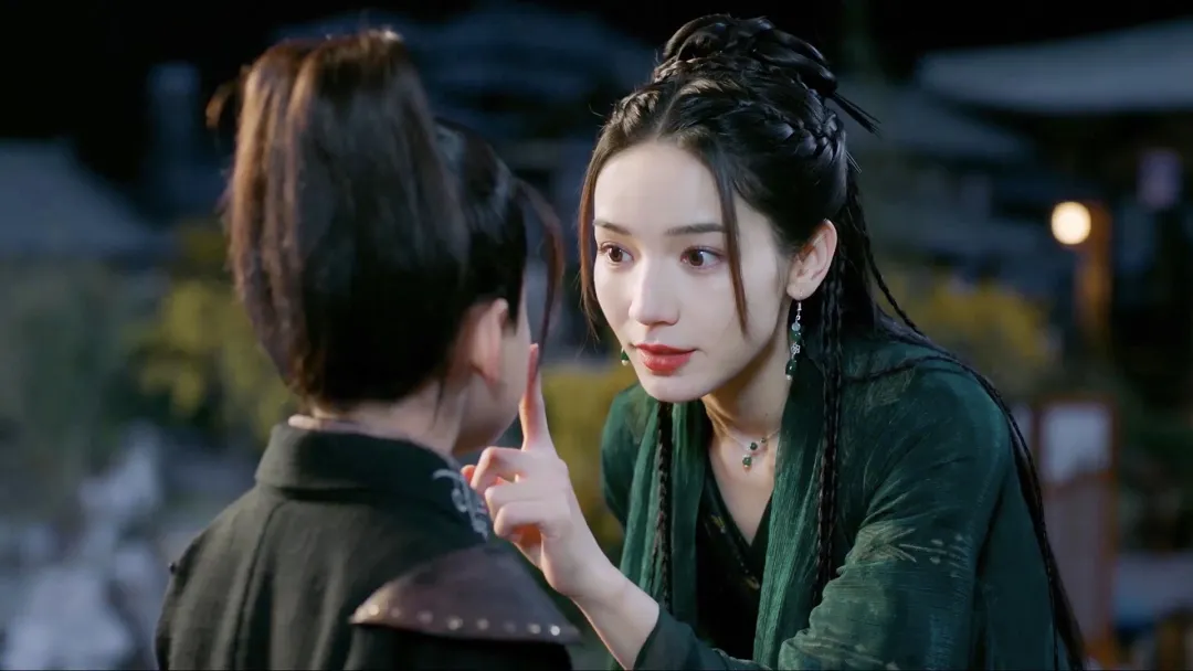 祝绪丹|祝绪丹拍了五部女主戏了，她还在给十八线做配，嘉行是有多恨她