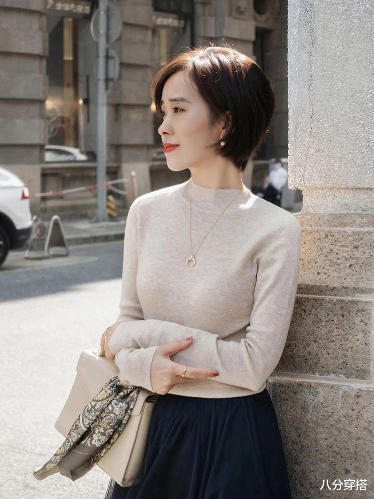 八分穿搭 秋冬想保持女人味,别总穿牛仔裤,试试“毛衣+半身裙”温柔优雅