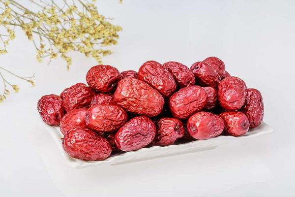 绝经|女性绝经前，身体会发出3个信号，常吃这3种食物，或能延缓