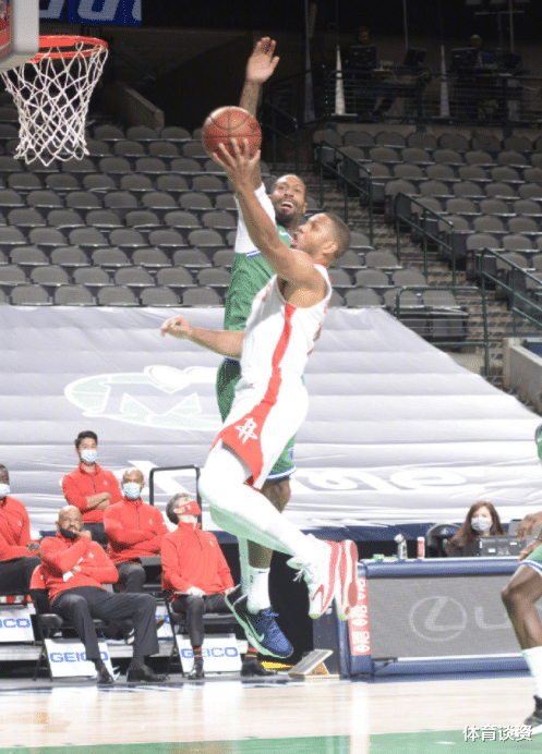 考辛斯|61+20+7！火箭新雙巨頭大爆發，考辛斯15中9重回巔峰，戈登接班哈登