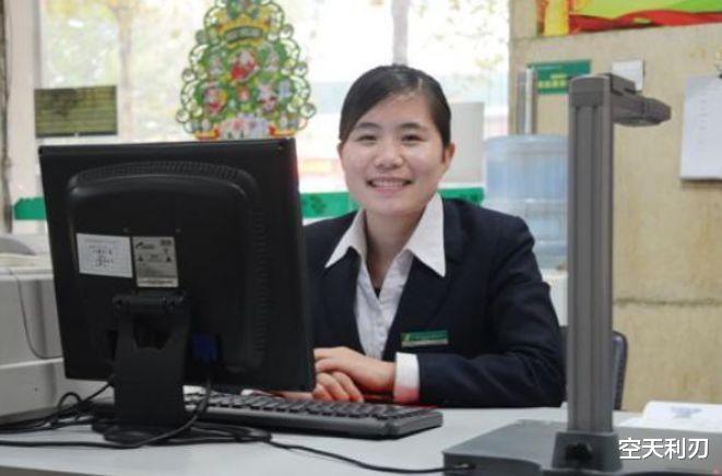 黄金价格 银行行长：有20万存款，3月1日“别再”存定期，这么存1年净赚2万