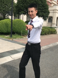 紫薯 “一男子为了庆祝基友退役归来，竟女装欢迎？”