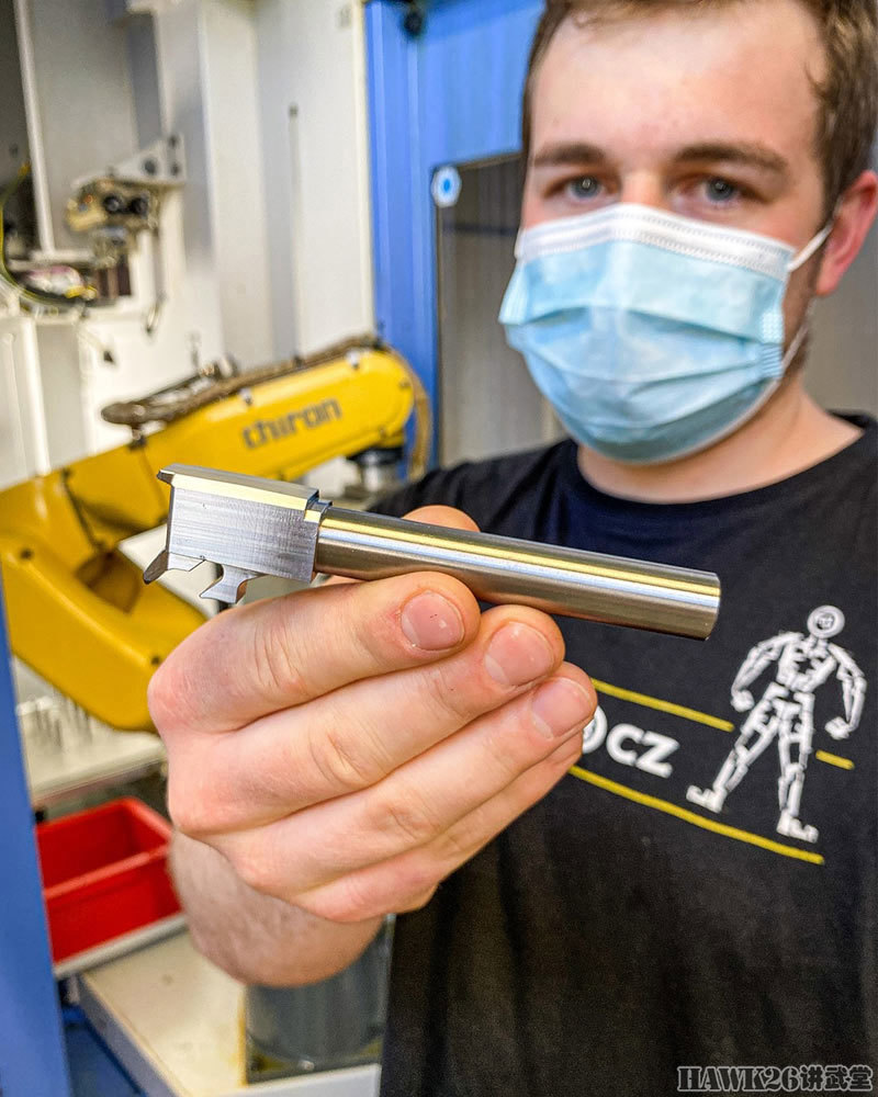 |CZ集团发布宣传照 展现P-07紧凑型手枪制造过程 精致做工令人着迷