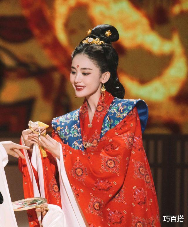 巧百搭|娜扎穿唐装跳舞太惊艳！“仙女”气质如影随形，一颦一笑韵味十足