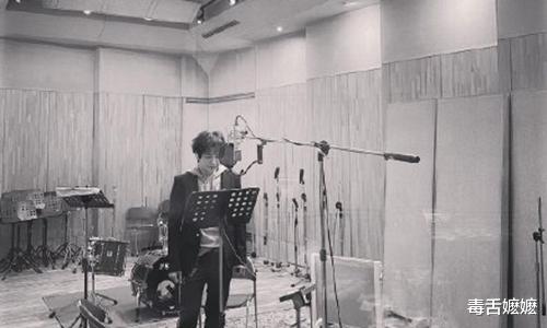 张根硕|33岁的张根硕晒近照流出，瘦身成功重回颜值巅峰