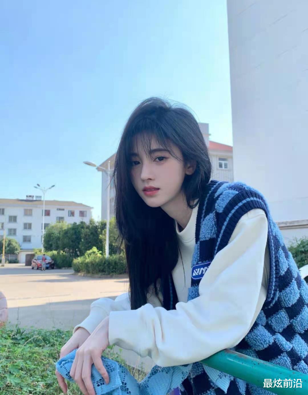 鞠婧祎|鞠婧祎太懂穿搭了，马甲搭短裤活力显瘦，不愧为“千年一遇美女”