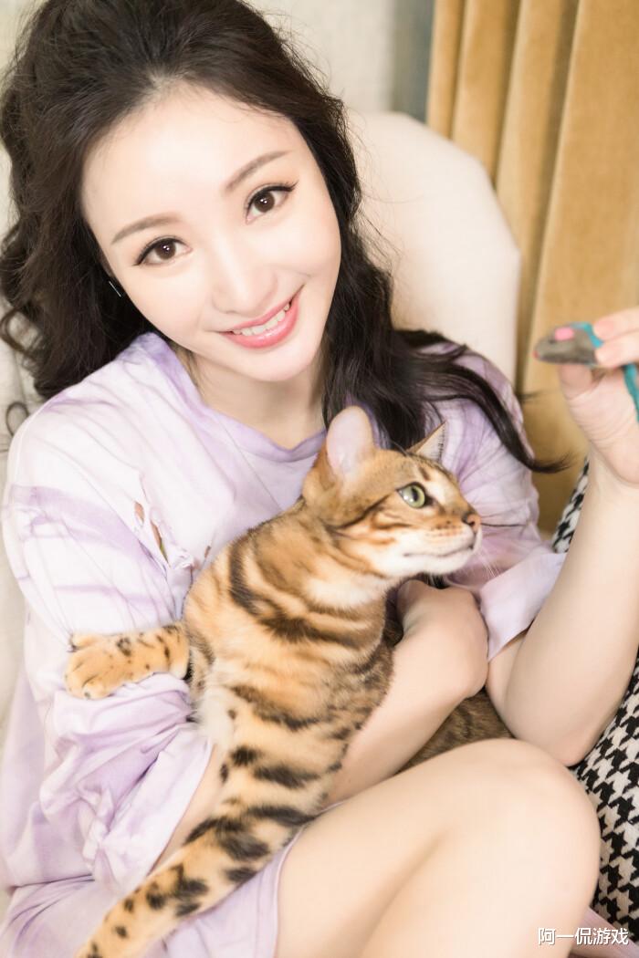 柳岩|41岁柳岩为何仍是未婚？看她做深蹲，你还敢追她吗？